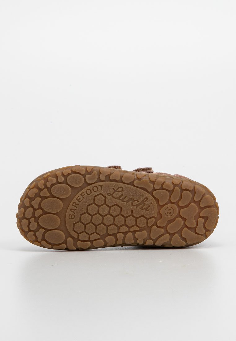 Semelle en caoutchouc marron avec un motif en nid d'abeille texturé, portant la marque en relief "Barefoot Lurchi" pour une meilleure adhérence et durabilité.