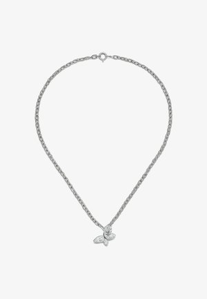 Silberkette mit einem Schmetterling-Anhänger, der aus drei Abschnitten besteht, die mit klaren, funkelnden Steinen verziert sind. Mit Karabinerverschluss.