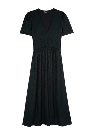 Robe noire midi avec des manches courtes bouffantes, décolleté en V profond, taille cintrée avec des plis et un motif jacquard floral subtil.