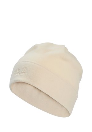 Beige fleece wintermuts met opgevouwen rand en klein geborduurd Jack Wolfskin-logo aan de zijkant.