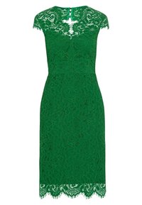 Robe en dentelle verte à manches courtes, motif floral, silhouette ajustée et ourlet festonné. Détails de fermeture à boutons dans le dos visibles.