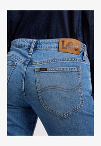 Neizbrano, hit of blue