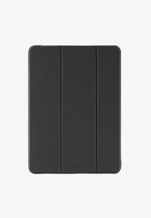 Schwarze dreifach gefaltete Tablet-Hülle mit dem eingprägten "hama"-Logo in der unteren Mitte, auf einem weißen Hintergrund geschlossen dargestellt.