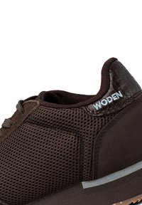 Woden YDUN ICON - Baskets basses - chocolate