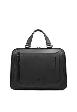 Maletín rectangular negro con bolsillo frontal texturizado, cierre de cremallera y dos asas superiores sobre fondo blanco.