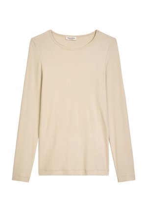 Beige langemouwen shirt gemaakt van zachte stof, met een ronde halslijn en een eenvoudig, onversierd ontwerp zonder patronen of accenten.