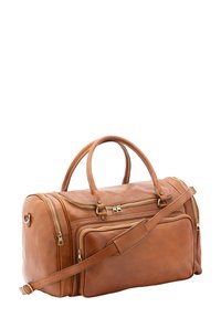 Hellbraune Leder-Duffle-Tasche mit doppelten Obergriffen, abnehmbarem Schultergurt, mehreren Reißverschlusstaschen und einer glatten Textur. Goldfarbene Hardware-Akzente.