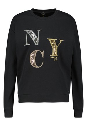 Sort sweatshirt med lange ærmer med palietbogstaverne "N", "C", "Y" i sølv, guld og bronze, med "DREAM CITY" i guld under "Y".