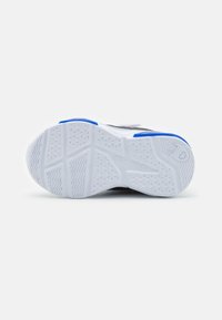 Champion WAVE UNISEX - Zapatillas de entrenamiento - white/black/blue