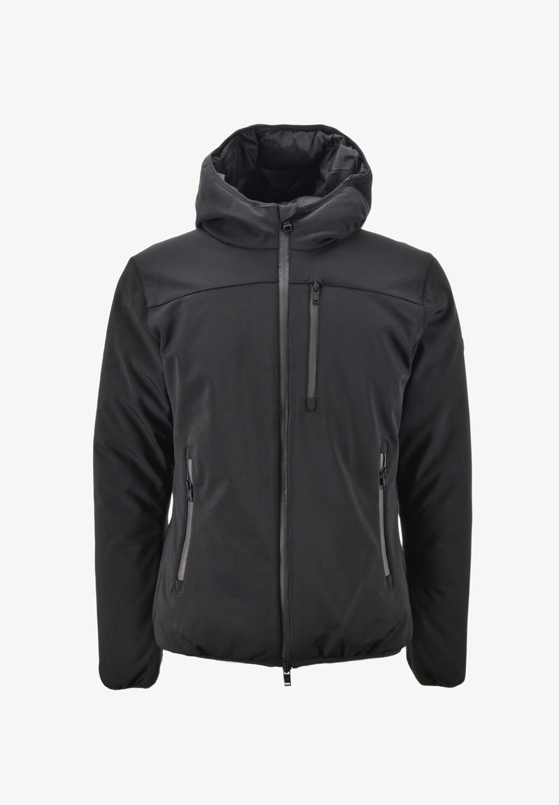 Giacca nera isolante con cappuccio, dotata di una cerniera frontale, due tasche laterali e una tasca sul petto con chiusure a zip. Tessuto liscio e morbido.