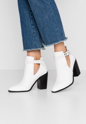 Stivaletti con tacco - white