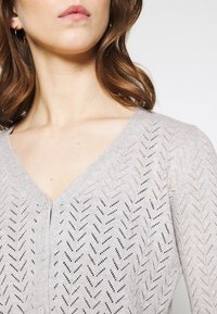Vero Moda Kofta - mottled light grey