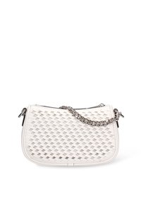 Sac à main blanc tressé de forme incurvée, avec une bandoulière chaîne argentée, une fermeture éclair et une texture lisse.