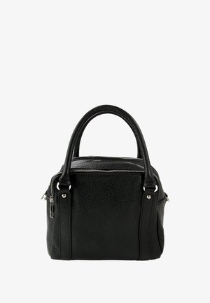 Zwarte leren handtas met een textuurrijk oppervlak, afgeronde handvatten en een ritssluiting aan de bovenkant. Voorzien van zilverkleurige hardware en zijvakken.