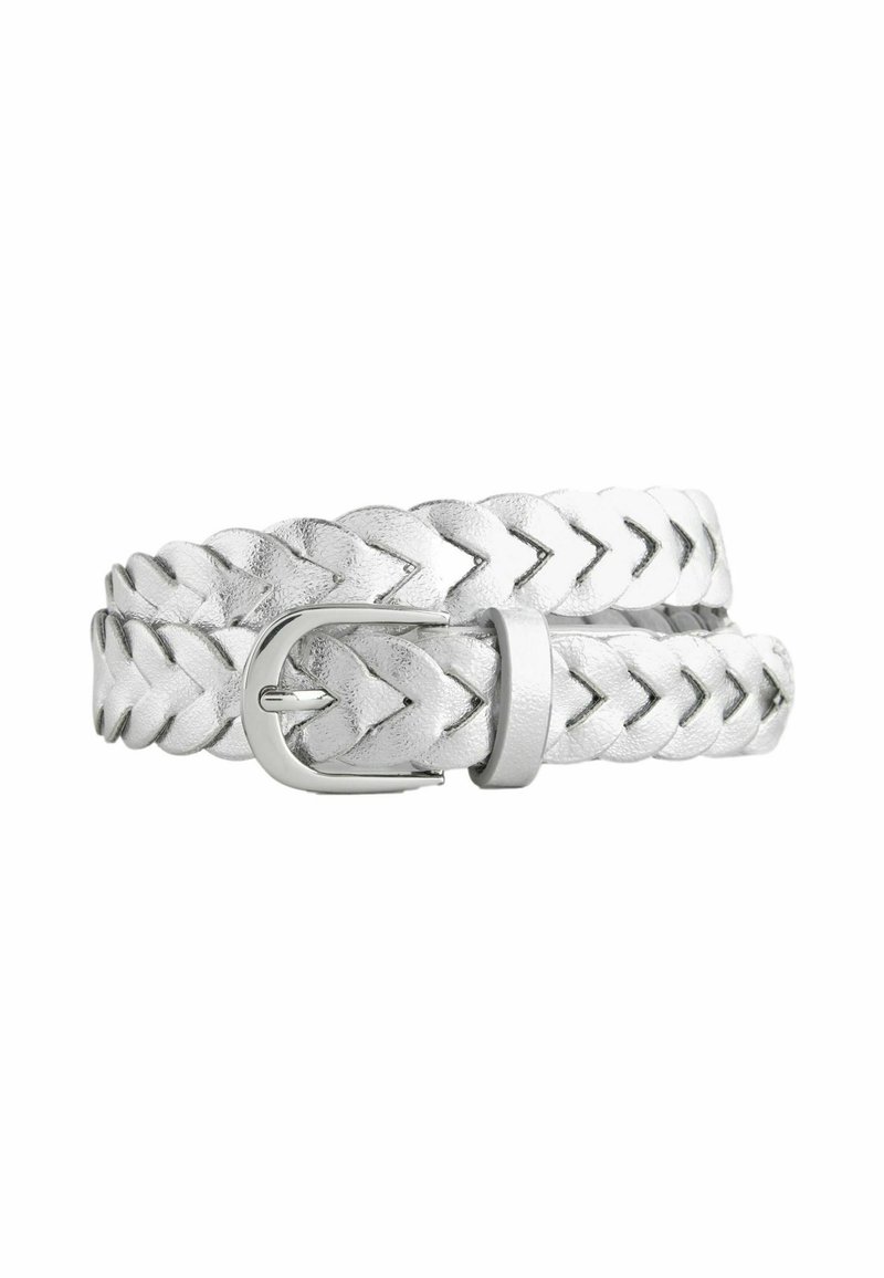 Witte gevlochten leren riem met een zilveren metalen gesp. Het ontwerp heeft een geweven patroon met een gladde textuur en een strakke afwerking.