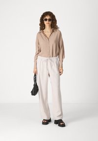 Hollister Co. WIDE FIT  - Kalhoty - strait