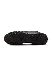 Suola di scarpa sportiva nera con una superficie in gomma testurizzata, caratterizzata da un prominente logo Nike in teal. Il design include motivi di battistrada profondi.