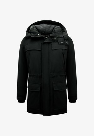 Zwarte parka met capuchon, voorzien van een getextureerde binnenvoering, vier voorket pockets en een ritssluiting met drukknoopsluitingen.
