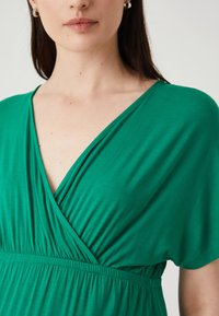 ONLY MATERNITY OLMAMAZE ALL IN ONE NURSING DRESS - Haljina od žerseja - verdant green