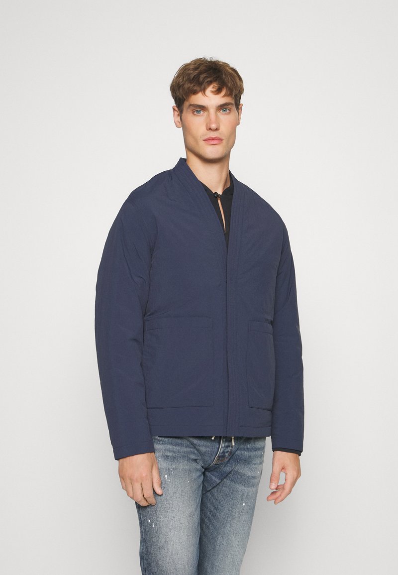 MaNMaNing Giubbotto Uomo Invernale – Ecopelle Smanicato – Antivento Con Cappuccio – Taglio Elegante E Caldo