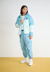 Nike Sportswear AIR - Žieminė striukė - turq/glacier blue/white