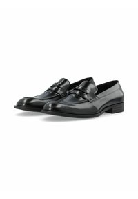 Schwarze Lederloafer mit glatter Oberfläche, ausgestattet mit einem Riemen, runder Zehenform und niedrigem Blockabsatz. Stilvolle Nähte am Obermaterial.