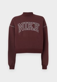 Burgundska Nike kratka dukserica s visokim ovratnikom, sa bijelim izvezenim logom i kontrastnim šavovima duž ramena.