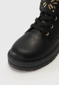 Friboo Bottines à lacets - black