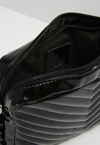 Missguided Handväska - black