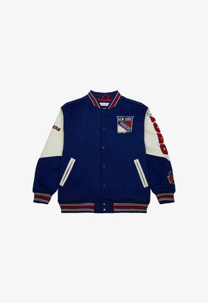 Giacca varsity blu navy con maniche bianche, riflessi rossi e logo ricamato "New York Rangers". Presenta polsini e colletto a coste.