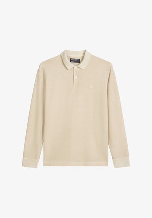 Beige langemouwen polo shirt van zachte katoen. Heeft een klassieke kraag, een drieknopssluiting en een klein geborduurd logo op de borst.
