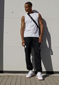 Nike Performance BKN MNK DF SPTLIGHT PNT - Klubruházat - black/white