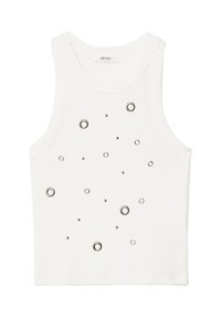 Vit ärmlös crop top med spridda metallöglor i varierande storlekar på framsidan.