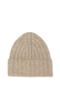 Beanie a coste beige realizzata in morbido lana, con risvolto e motivo testurizzato, adatta per il freddo.