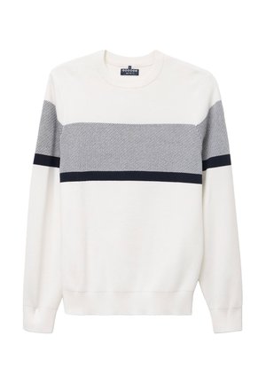 Biały sweter z granatowymi poziomymi paskami na klatce piersiowej. Klasyczny design z okrągłym dekoltem, długimi rękawami oraz ściągaczami na mankietach i dolnej krawędzi. Gładka dzianinowa struktura.