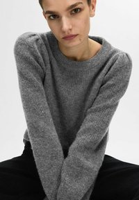 Selected Femme SLFLULU O-NECK NOOS - Pulóver - medium grey melange