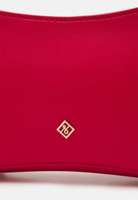 Call it Spring KOURTNEY - Mala de mão - red
