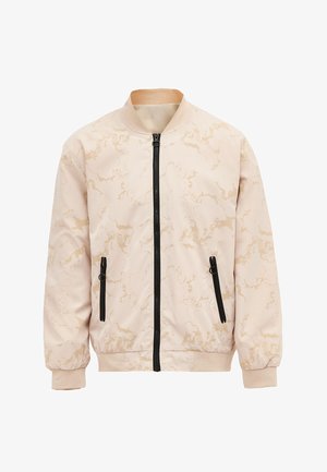 Jasnobeżowa kurtka bombowiec z marmurowym wzorem, zamek z przodu i czarne kieszenie na suwak. Posiada prążkowany kołnierz i mankiety dla lepszego dopasowania.
