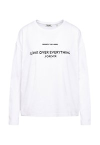 Weißes Langarm-T-Shirt aus Baumwolle mit rundem Ausschnitt. Mit schwarzem Text: "SENSES. THE LABEL LOVE OVER EVERYTHING .FOREVER."