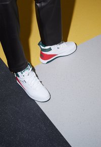 EWING 33 HI W PU - Sapatilhas de cano alto - white/sycamore/chinese red