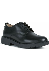 Chaussure oxford en cuir noir avec texture lisse, bout arrondi et lacets. Caractérisée par une semelle en caoutchouc épaisse avec un motif pour une meilleure adhérence.