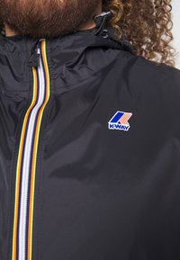 K-Way PLUS LE VRAI CLAUDE UNISEX - Cappotto corto - black pure