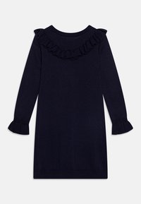 Tmavě modré pletené šaty s dlouhými rukávy, volánkovým výstřihem a zvonovými manžetami. Hladký povrch, přiléhavý střih a délka pod kolena.