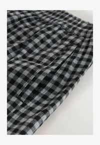 Unselected, black grey gingham