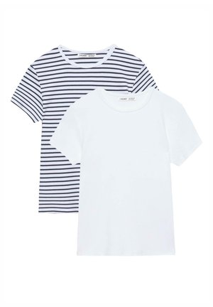 Zwei Kurzarm-T-Shirts mit Rundhalsausschnitt, eines vorne einfarbig weiß, das andere dahinter weiß mit schwarzen horizontalen Streifen.