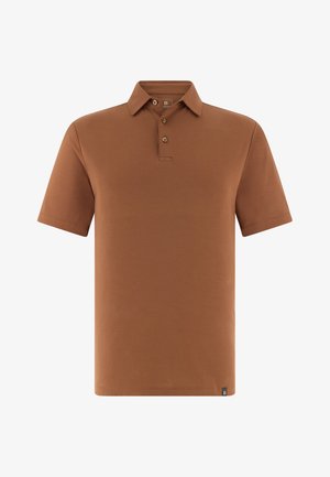 Polo marron à manches courtes avec col et trois boutons sur la patte de boutonnage, et une petite étiquette en tissu près de l'ourlet.