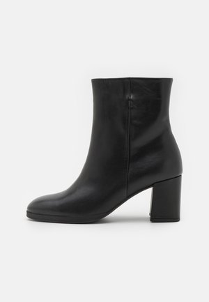 Stiefelette - schwarz