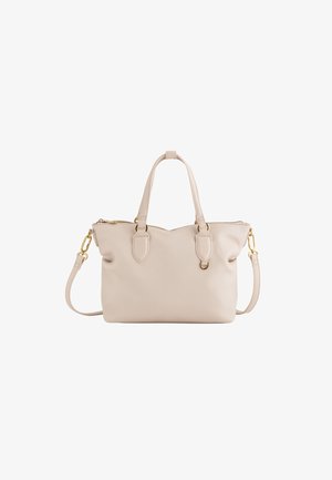 Bolso tote de cuero beige con dos asas superiores y una correa de hombro ajustable. Presenta herrajes en tono dorado y un cierre con cremallera.