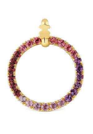 Set di orecchini a cerchio in oro con piccole pietre preziose rotonde rosa e viola disposte in un motivo sfumato.