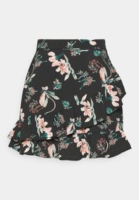 Gonna floreale nera con volant, caratterizzata da un mix di fiori rosa e verdi su un tessuto morbido. Il design include più strati per una maggiore texture.